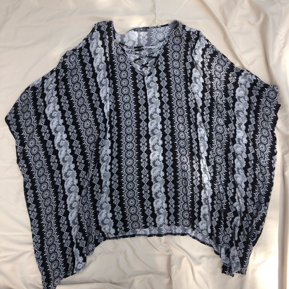NWOT Style & Life poncho